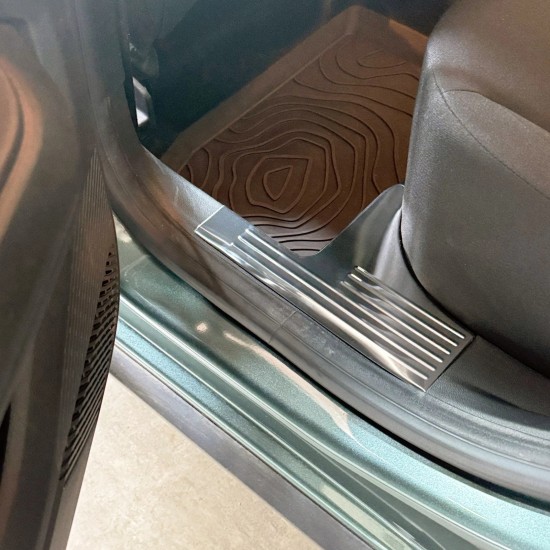 Set de 4 protectii praguri din inox pentru Dacia Duster III din 2024