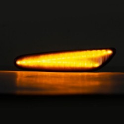 Set de 2 Lampi semnalizare aripa/laterala LED fumurii pentru BMW Seria 5 E60, E61, Seria 1 E81, E82, X1 E84, X3 E83, X5 E53, Seria 3 E36, E46, E90, E91